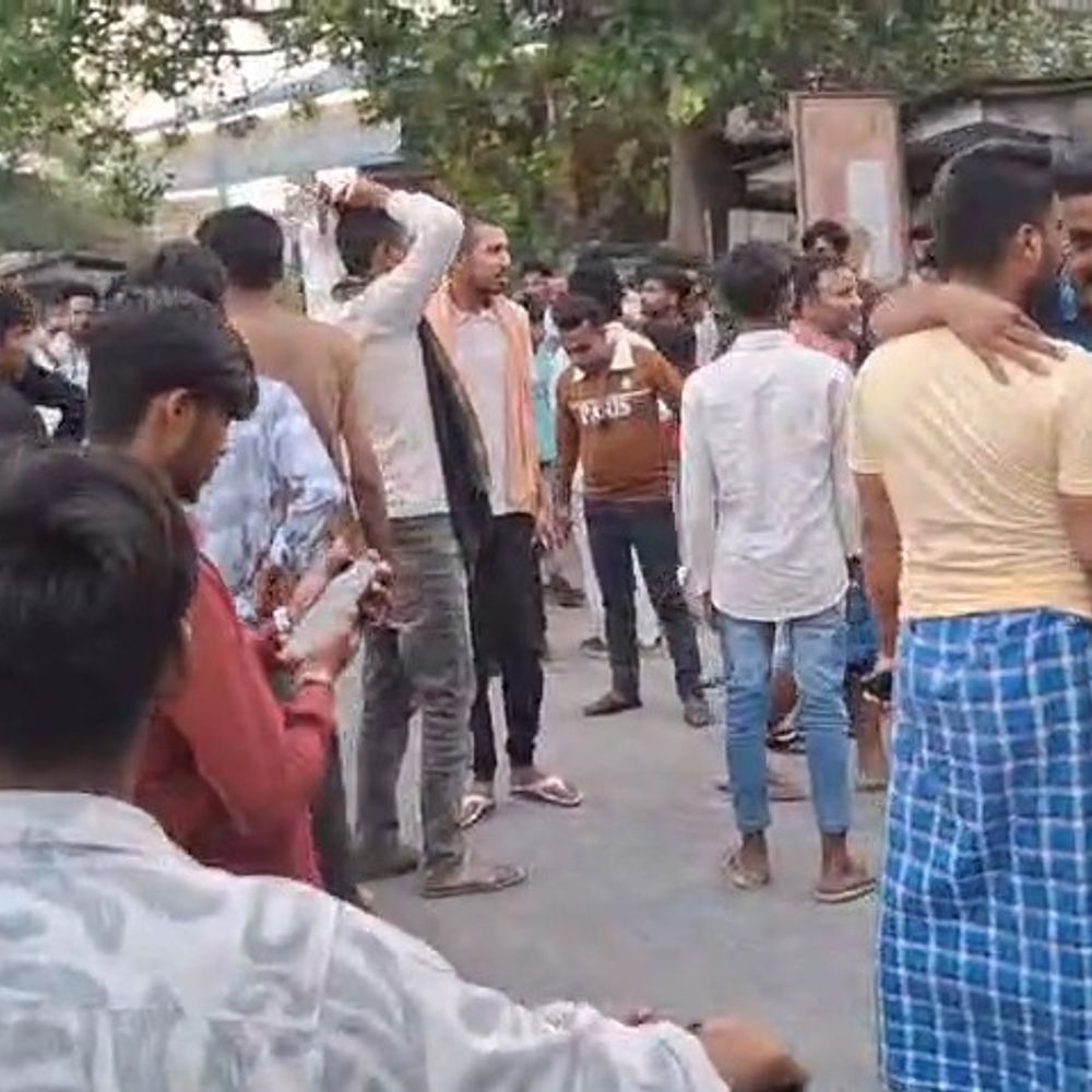 ट्रक ने बाइक में मारी टक्कर, 2 लोगों की मौत:समस्तीपुर में एक महिला घायल, बकरीद का पर्व मनाने मायके जा रही थी