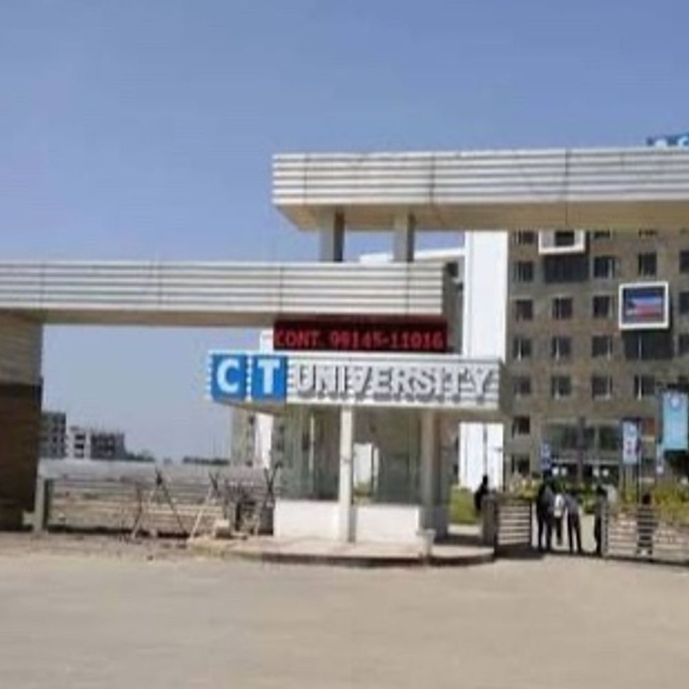 लुधियाना CT यूनिवर्सिटी की छात्रा दूसरी मंजिल से नीचे गिरी:हालत गंभीर पुलिस जांच में जुटी
