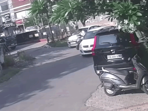 पटियाला में 22 नंबर फाटक पर पूर्व सरपंच पर हमला:CCTV वीडियो आया सामने पुलिस ने 8 लोगों पर किया मामला दर्ज