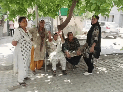 लुधियाना में 3 बच्चों की मां ने लगाया फंदा:पति 2 साल से ग्रीस में; जेठ-जेठानी करते थे परेशान,3 पर मामला दर्ज