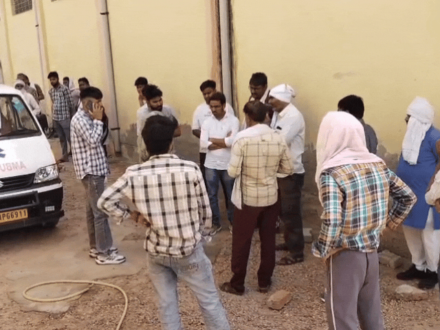 बस का पहिया बाइक सवार के सिर से निकला, मौत:ड्राइवर बस लेकर हुआ फरार, महुआ से भरतपुर की तरफ आ रहा था बाइक सवार