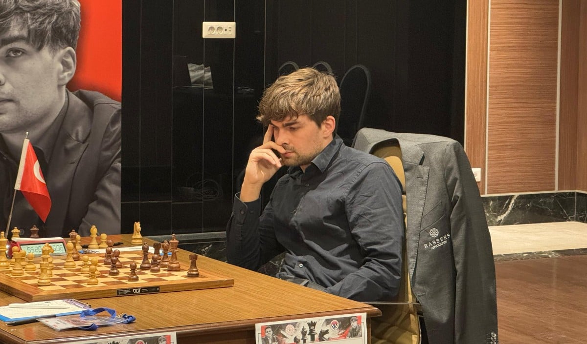 शतरंज के ‘किंग’ Magnus Carlsen का अजेय रथ रुका, एक साल बाद Jorden van Foreest ने दी करारी मात