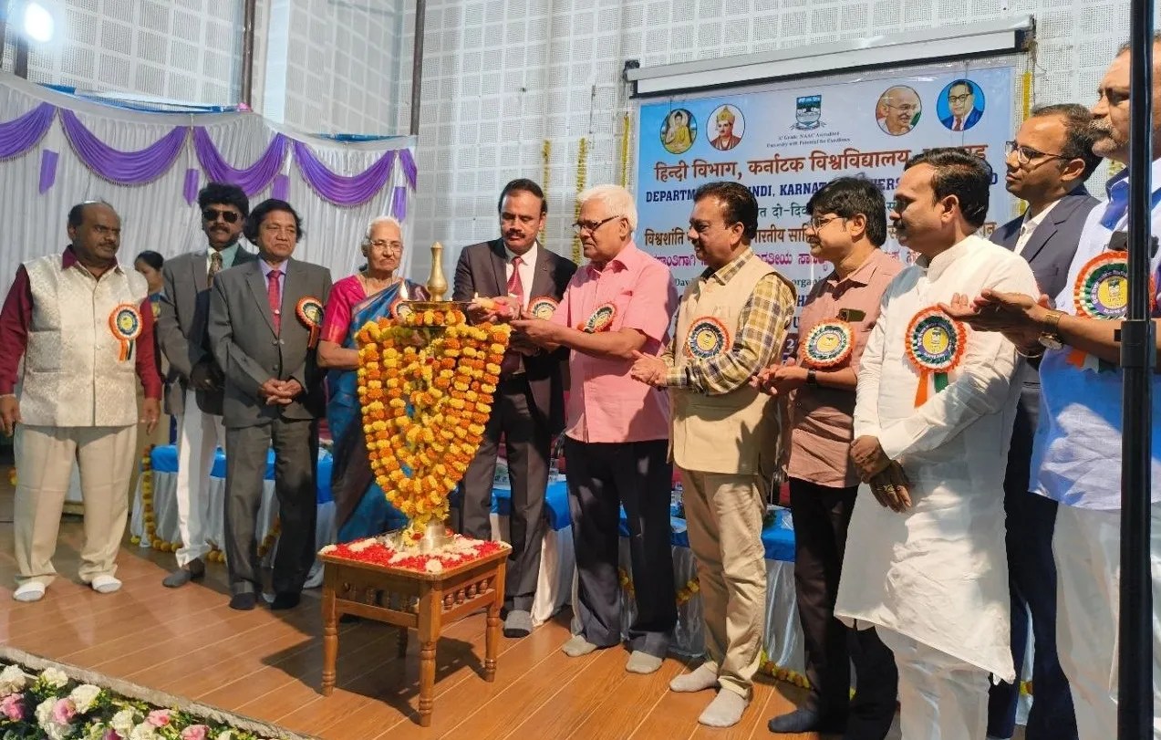 विश्वशांति पर बोले कुलपति खान: साहित्य समाज और सरकार को देता है सही दिशा