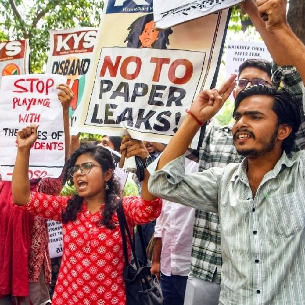 NEET-UG एग्जॉम कैंसिल होने के बाद पहली बैठक:शिक्षा मंत्री के घर अधिकारी पहुंचे; नई डेट पर चर्चा, अभी घोषणा बाकी