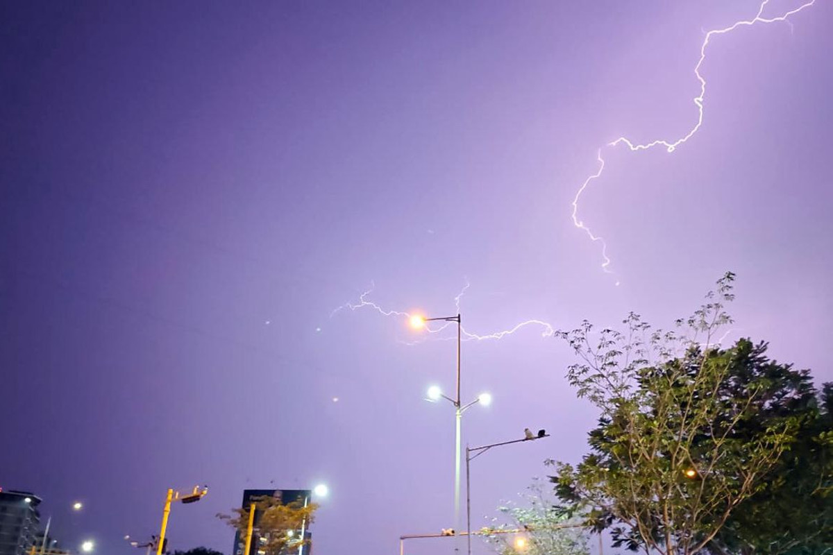 छत्तीसगढ़ में मौसम का कहर: महिला, मासूम बच्ची समेत 15 मवेशियों की मौत, जानिए कहां-कहां हुए हादसे
