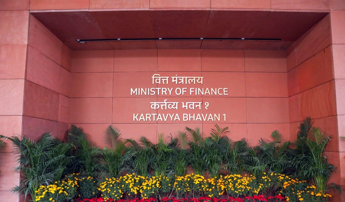 Finance Ministry Report: इंडियन इकोनॉमी की ग्रोथ मजबूत, पर कमजोर मानसून और महंगाई का खतरा