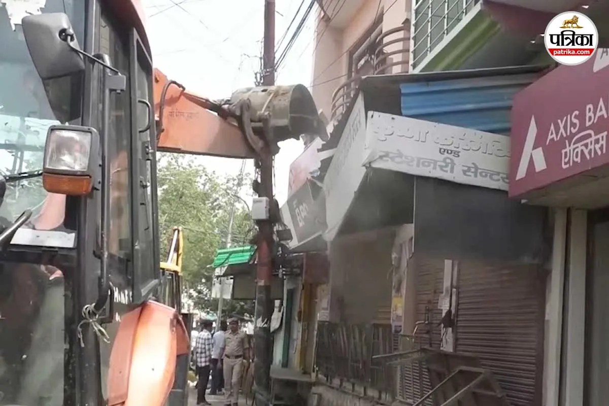 मुरादाबाद में अवैध कब्जे पर चला बुलडोजर: नगर निगम की कार्रवाई से इलाके में मचा हड़कंप