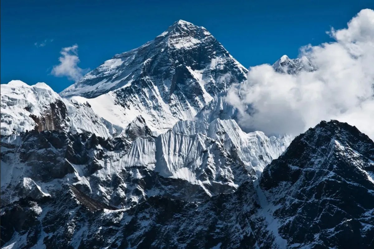 माउंट एवरेस्ट से उतरते समय दो भारतीय पर्वतारोहियों की हुई मौत