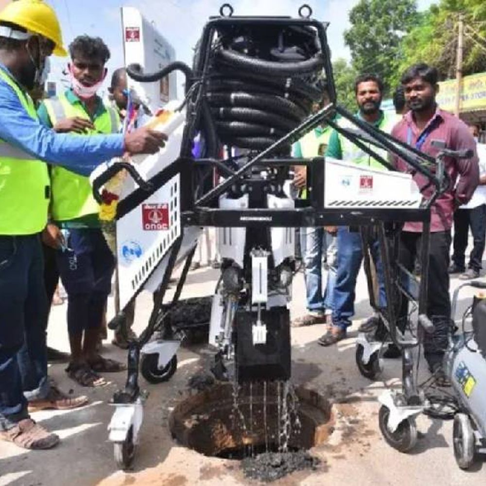 नोएडा में सीवर सफाई में रिस्क फैक्टर होगी जीरो:केरल मॉडल पर तैयारी तेज, रोबोट से होगी सीवर सफाई, 9 मई को तिरुवनंतपुरम जाएंगे अधिकारी
