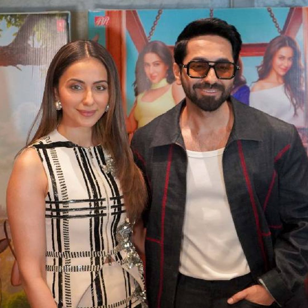 सोशल मीडिया के दौर में कलाकार अब सोच-समझकर बोलते हैं:इंदौर आए एक्टर आयुष्मान खुराना बोले- हर फिल्म में कुछ नया करना चाहता हूं; छप्पन दुकान भी पहुंचे