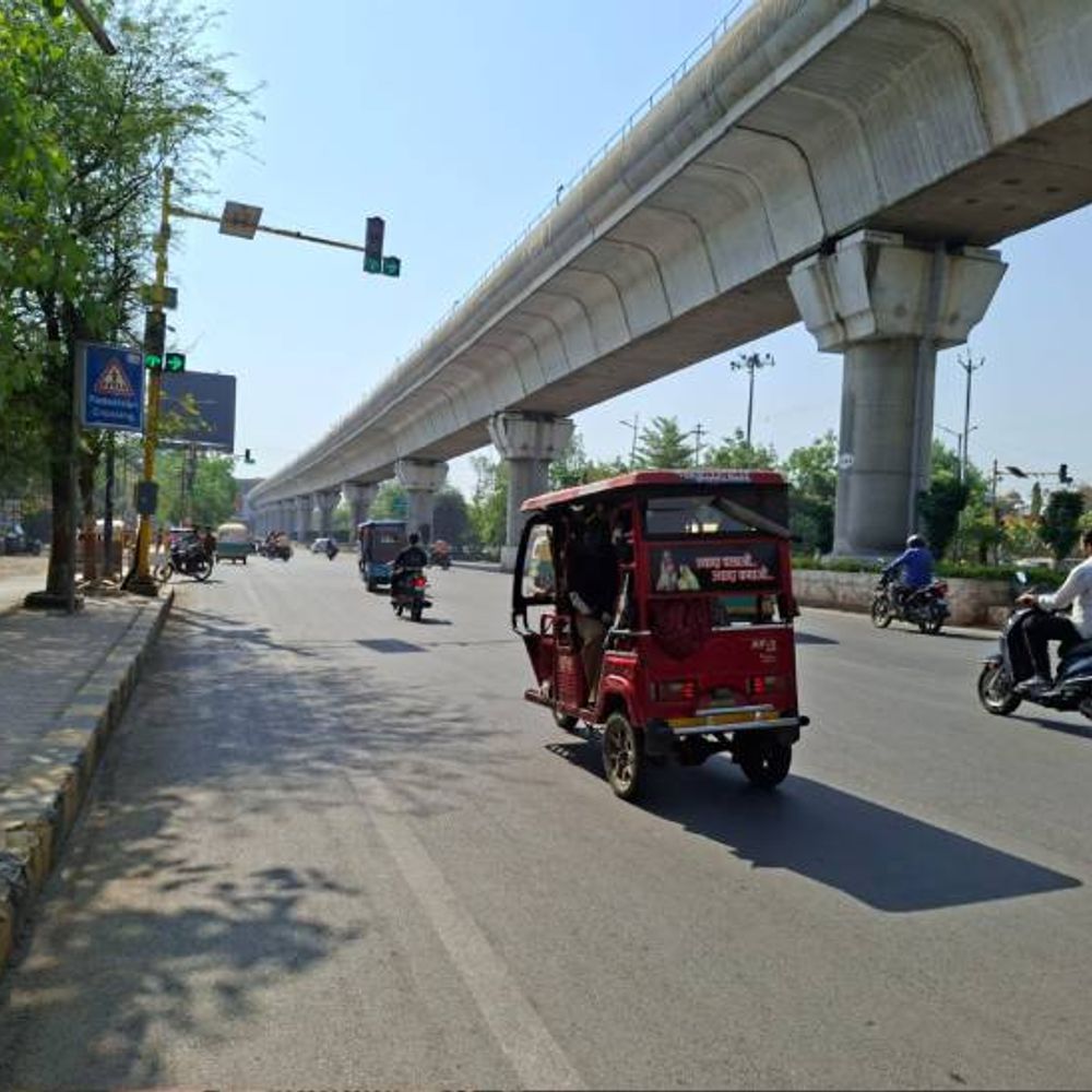 इंदौर में तपिश, दूसरे दिन भी पारा 43 डिग्री पार:दिन की तपन का अहसास रात की गर्म हवाओं में भी; सरकारी अस्पतालों में बनाए 14 हीट स्ट्रोक क्लिनिक
