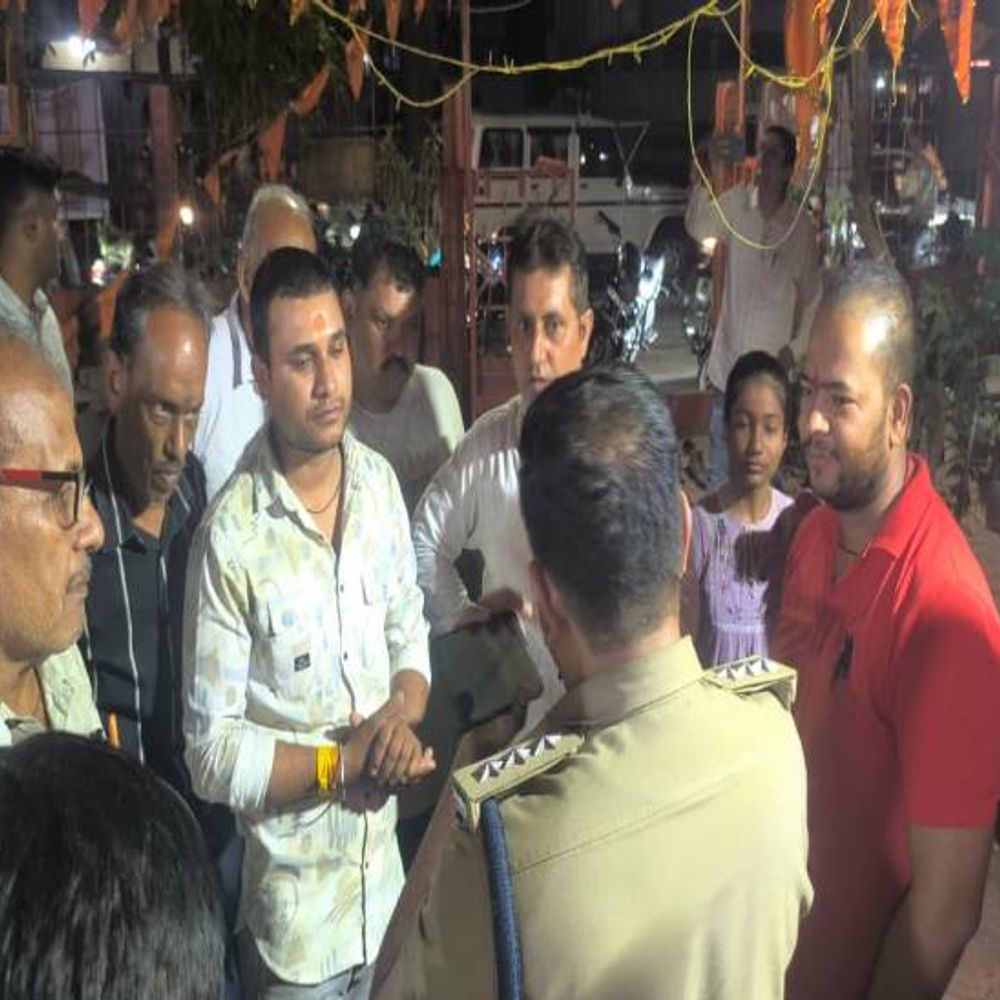 इंदौर के संकटमोचन हनुमान मंदिर में चोरी:दानपेटी का ढक्कन खोलकर कैश ले गया चोर; CCTV खंगाल रही पुलिस