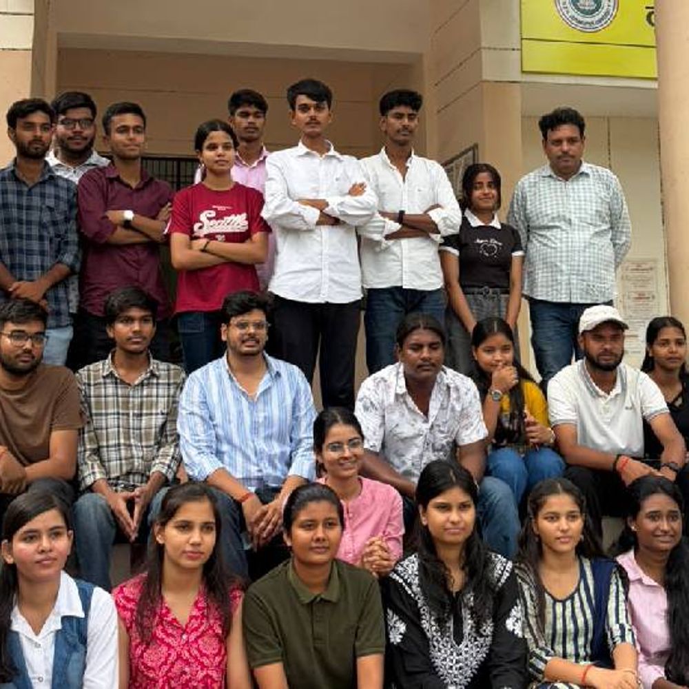 गोरखपुर में 250 युवाओं ने ली ईको ब्रिक ट्रेनिंग:1 क्विंटल प्लास्टिक कचरे से बनाई गईं ईको ब्रिक, सीखा प्लास्टिक वेस्ट मैनेजमेंट