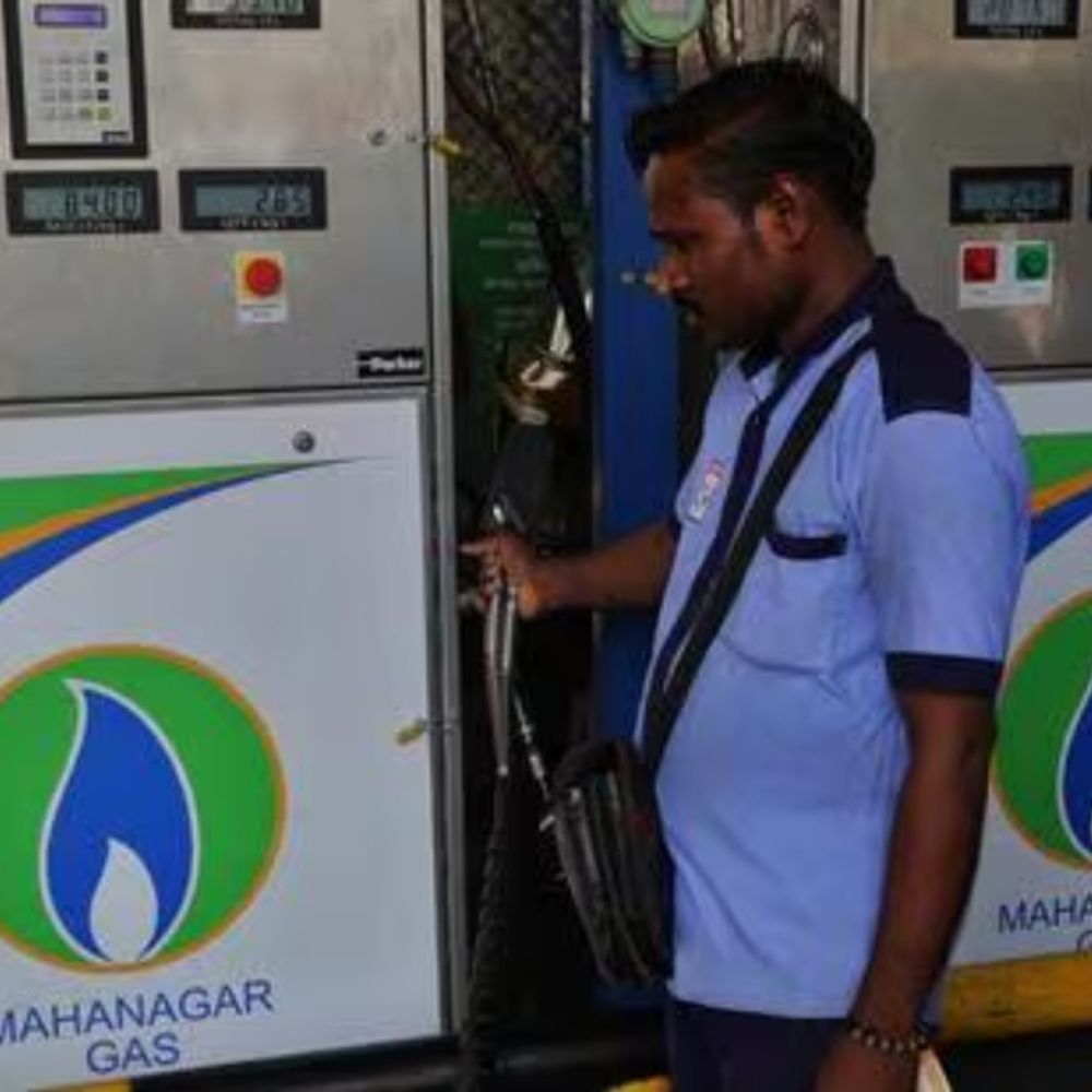 मुंबई में 15 दिन में दूसरी बार महंगी हुई CNG:₹2 की बढ़ोतरी के साथ दाम ₹86 हुए; ऑटो-टैक्सी यूनियनों ने की किराया बढ़ाने की मांग