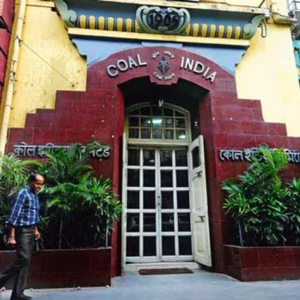 सरकारी हिस्सेदारी बिक्री की खबर से कोल इंडिया 5% गिरा:₹5000 करोड़ जुटाने का प्लान, रिटेल निवेशक 29 मई को बोली लगा सकेंगे