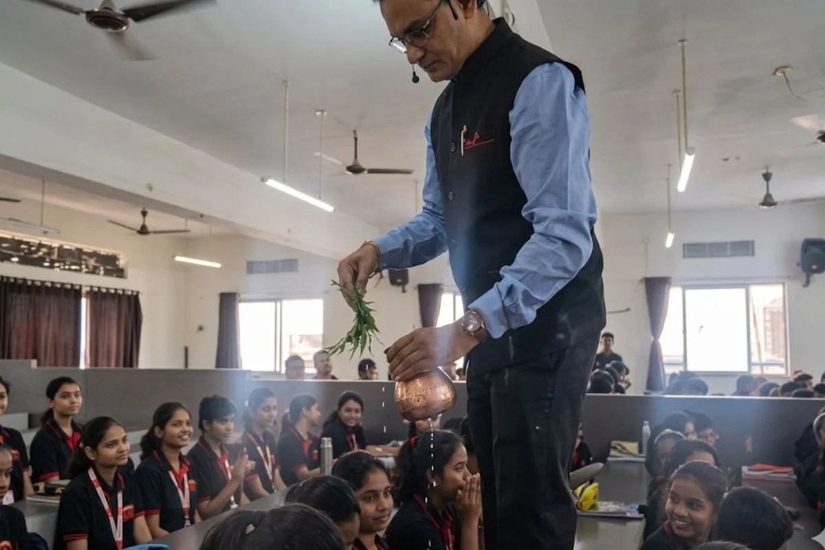 NEET paper leak: ‘मंत्र सिद्ध जल’ छिड़ककर नंबर बढ़ाने का दावा, आरोपी शिवराज मोटेगांवकर का वीडियो वायरल, अब ED का शिकंजा