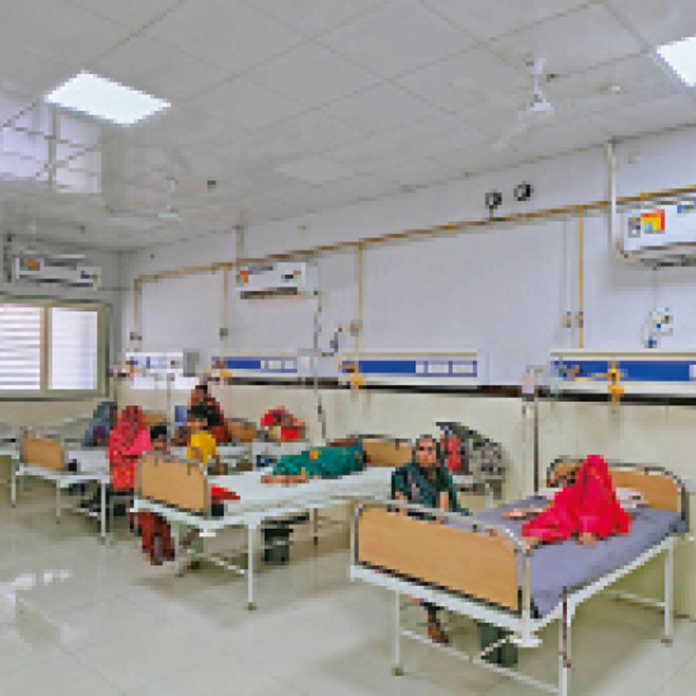 11 अप्रैल को हुआ था उद्घाटन:सिविल अस्पताल बिरला नगर में प्लेट-स्क्रू खुद खरीद रहे मरीज सी-आर्म मशीन आई, लेकिन महीने भर बाद भी इंप्लांट के टेंडर नहीं