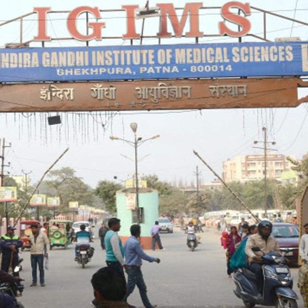 युवक की सांस नली में दो माह से फंसी थी मटन की हड्डी, 10 मिनट में निकाली