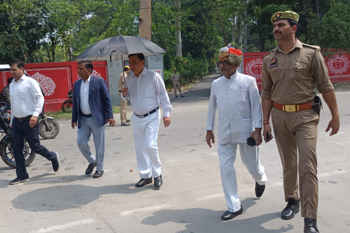 ना लालबत्ती, ना सरकारी काफिला, पैदल कचहरी पहुंचे जिला जज, अब न्यायिक अधिकारी पैदल या साइकिल से जाएंगे कोर्ट