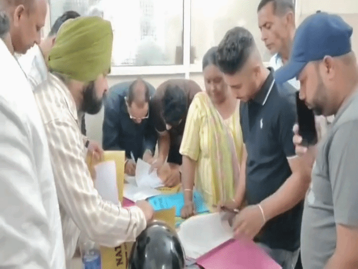 पठानकोट निकाय चुनाव ; एक भी नामांकन नहीं:कांग्रेस ने 42, भाजपा ने 38 और शिअद ने 23 प्रत्याशी किए घोषित, आप का मंथन जारी, एनओसी के लिए निगम में दावेदारों की जद्दोजहद