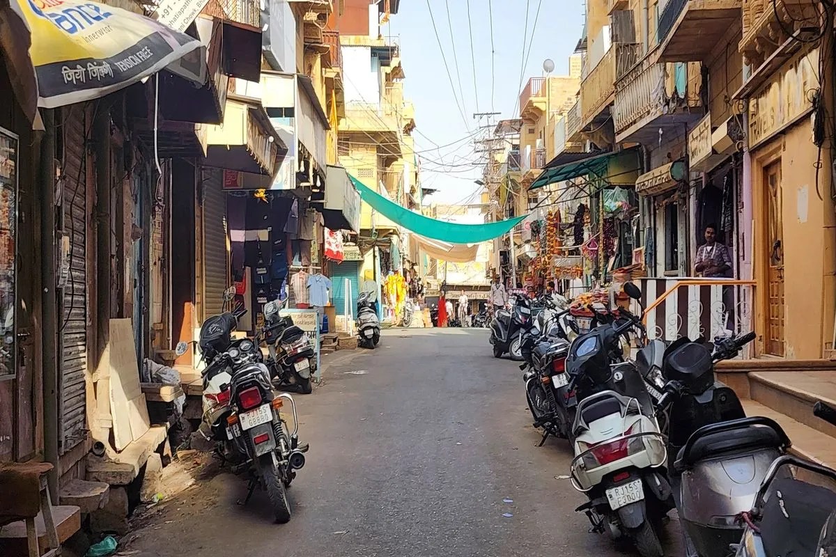 हीटवेव के दौर में जैसलमेर व्यापार ने बदला कारोबार मॉडल और समयचक्र