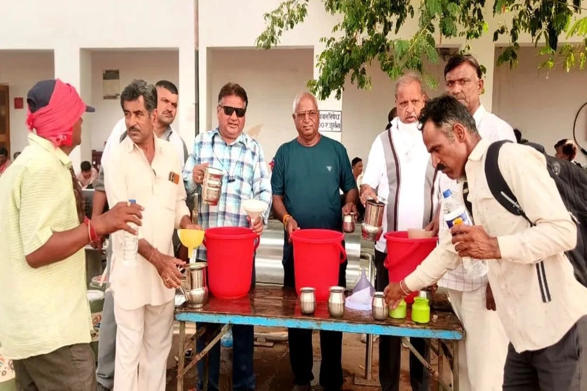 चौदह वर्षों से जल सेवा मंडल निभा रहा मानवता और सेवा का दायित्व