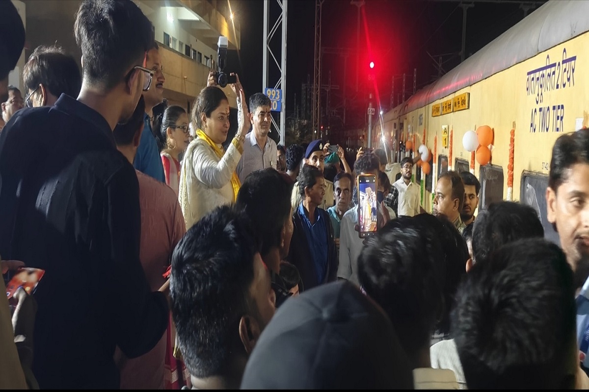 ओखा-तिरुपति नई साप्ताहिक एक्सप्रेस ट्रेन आरंभ, सांसद माडम ने दिखाया संकेत