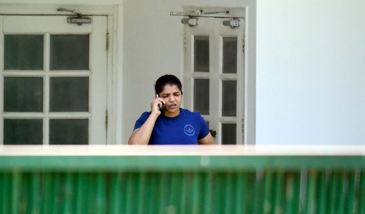 WFI से विवाद के बीच Vinesh Phogat के समर्थन में उतरीं Sakshi Malik, PM मोदी से की Trial की अपील