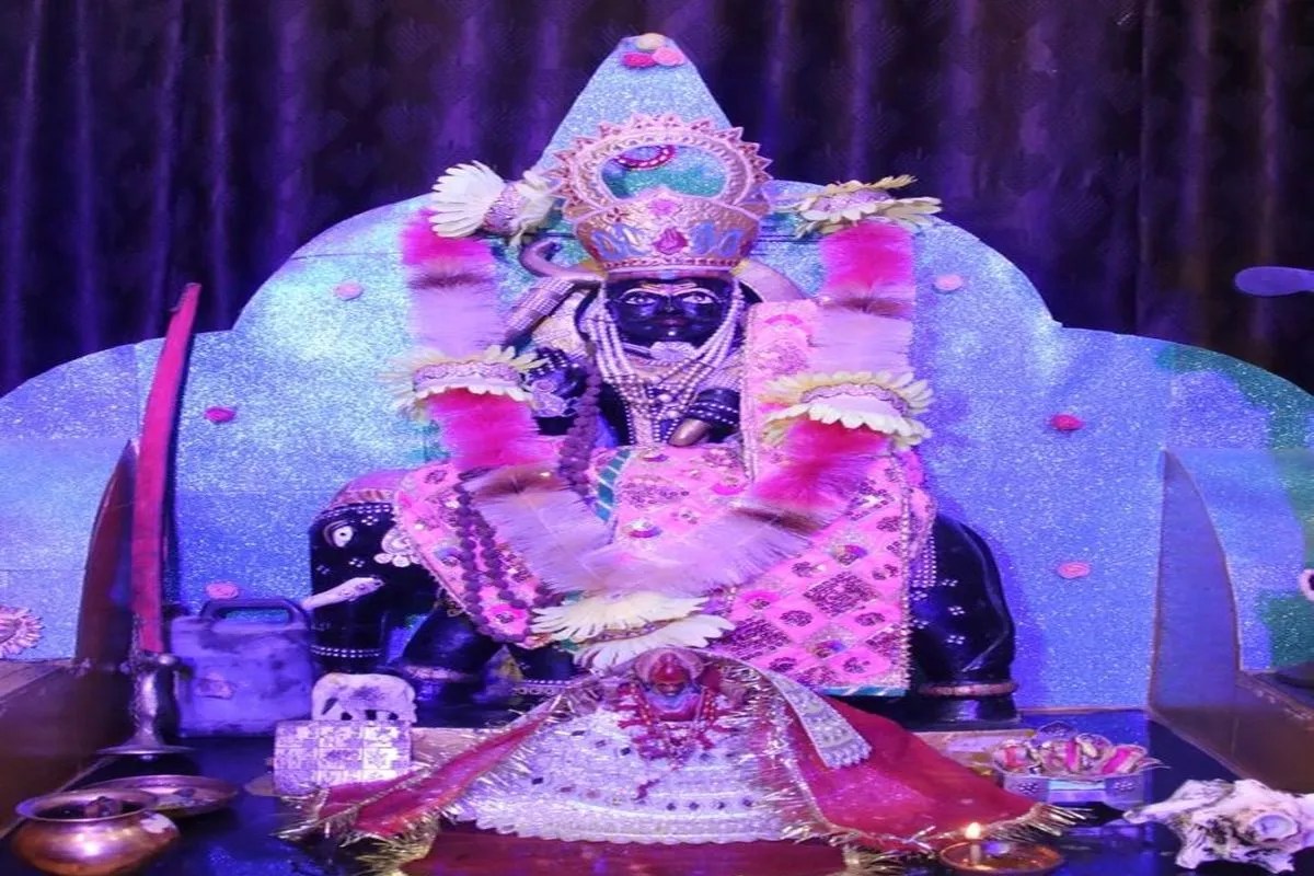 शनि जयंती कष्ट मुक्ति के लिए करें ये उपाय
