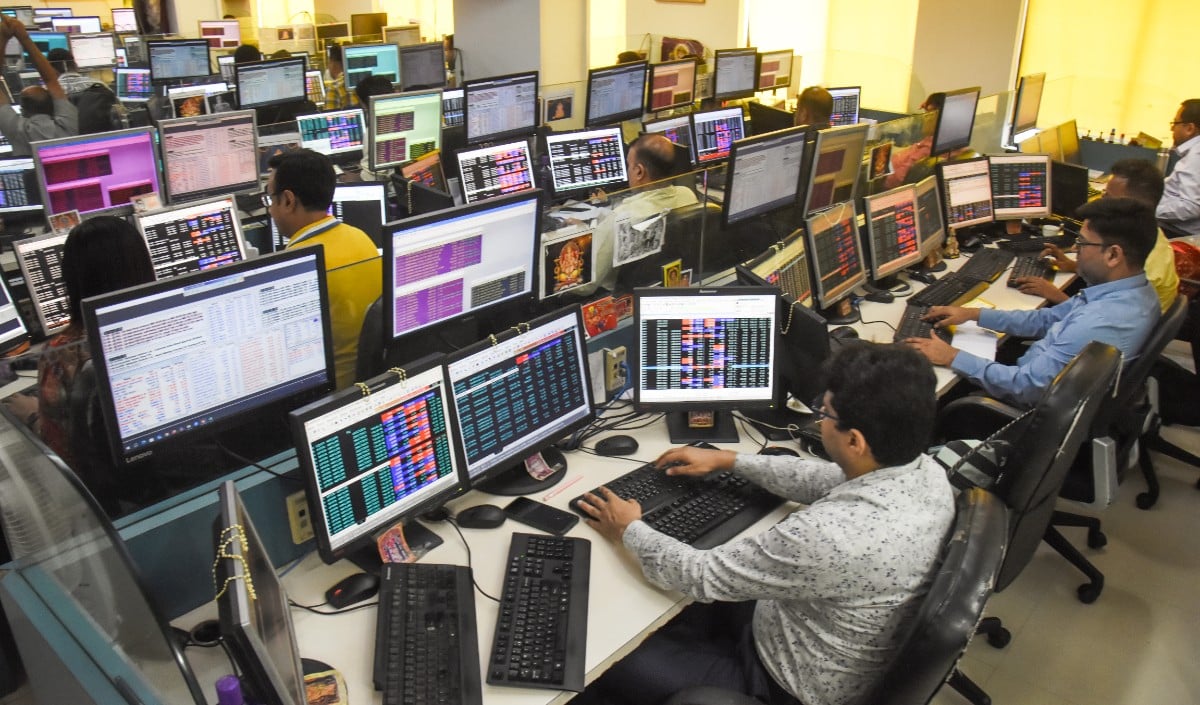 Indian Stock Market Opening Bell | मिले-जुले ग्लोबल संकेतों के बीच Sensex और Nifty में बढ़त, Adani Ports चमका