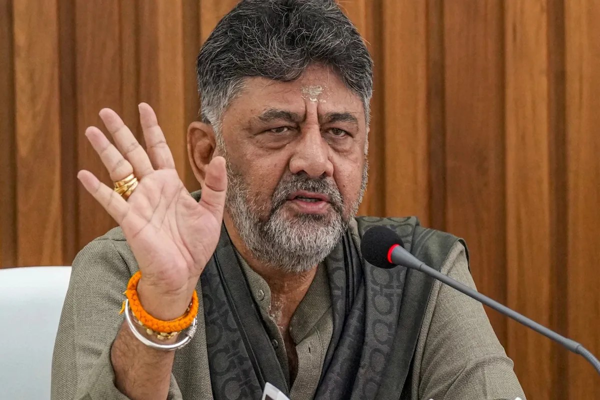 कर्नाटक में कुर्सी का घमासान! कल 4 बजे जुटेगी कांग्रेस, डीके शिवकुमार के बयान ने बढ़ाया सस्पेंस