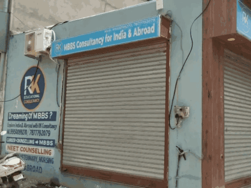 NEET पेपर लीक- ‘गेस पेपर’ बनाकर 10 राज्यों में बेचा:120+ सवाल हूबहू मिले, परीक्षा से 3 सप्ताह पहले माफियाओं के पास पहुंचा पेपर