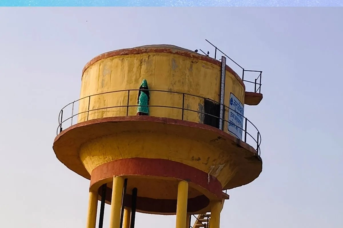 टंकी पर चढ़कर महिला बोली, मेरे पति की शादी रुकवाओ