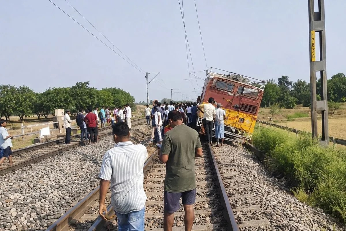 फिल्मी स्टाइल में रेलवे ट्रैक पर दौड़ा दिया 2KM तक ट्रक, एक्सीडेंट के बाद भाग रहा था ड्राइवर, पीछा कर रही थी भीड़