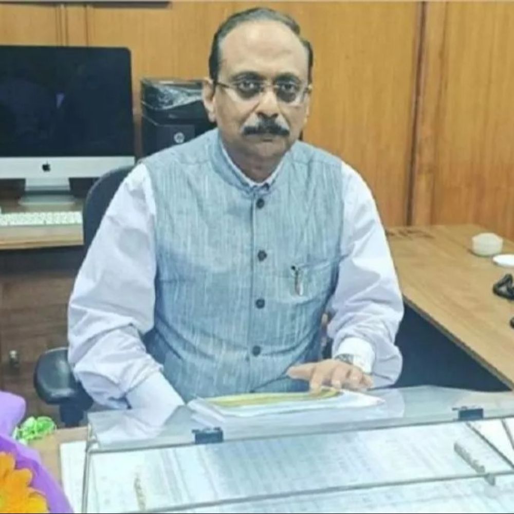 हिमाचल सचिवालय सेवा के 9 अधिकारियों की ट्रांसफर-पोस्टिंग:विजय कुमार को डिप्टी सेक्रेटरी होम लगाया, 4 ऑफिसर को प्रमोशन के बाद तैनाती