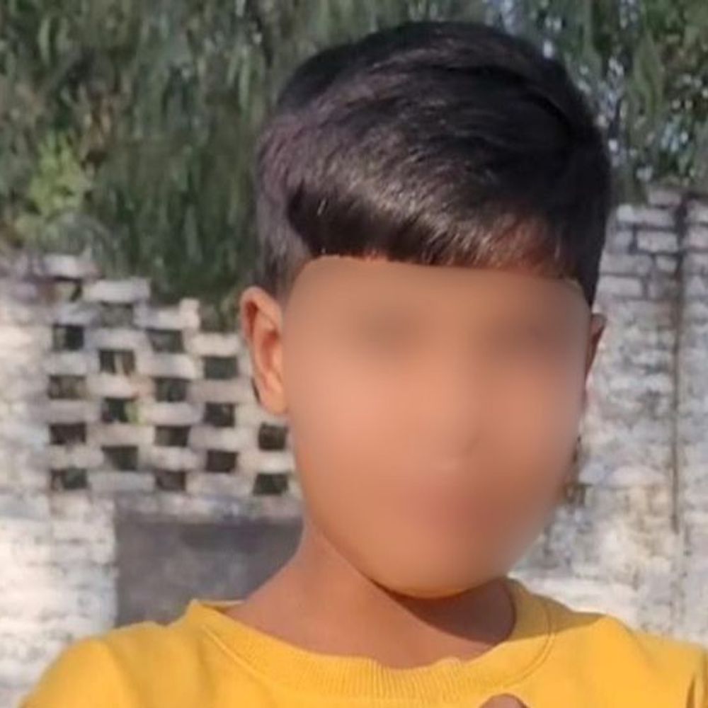 सीतापुर में किशोर की हत्या में चचेरा भाई गिरफ्तार:कुकर्म में असफल होने पर धारदार हथियार से की थी हत्या,बेड के नीचे मिला था शव