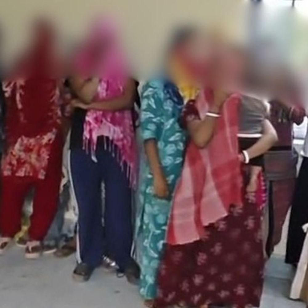कुचायकोट में अवैध आर्केस्ट्रा पर कार्रवाई:5 महिला सहित 21 गिरफ्तार, 45 नाबालिग लड़कियां रेस्क्यू; पश्चिम बंगाल, असम और राजस्थान के रहने वाले सभी