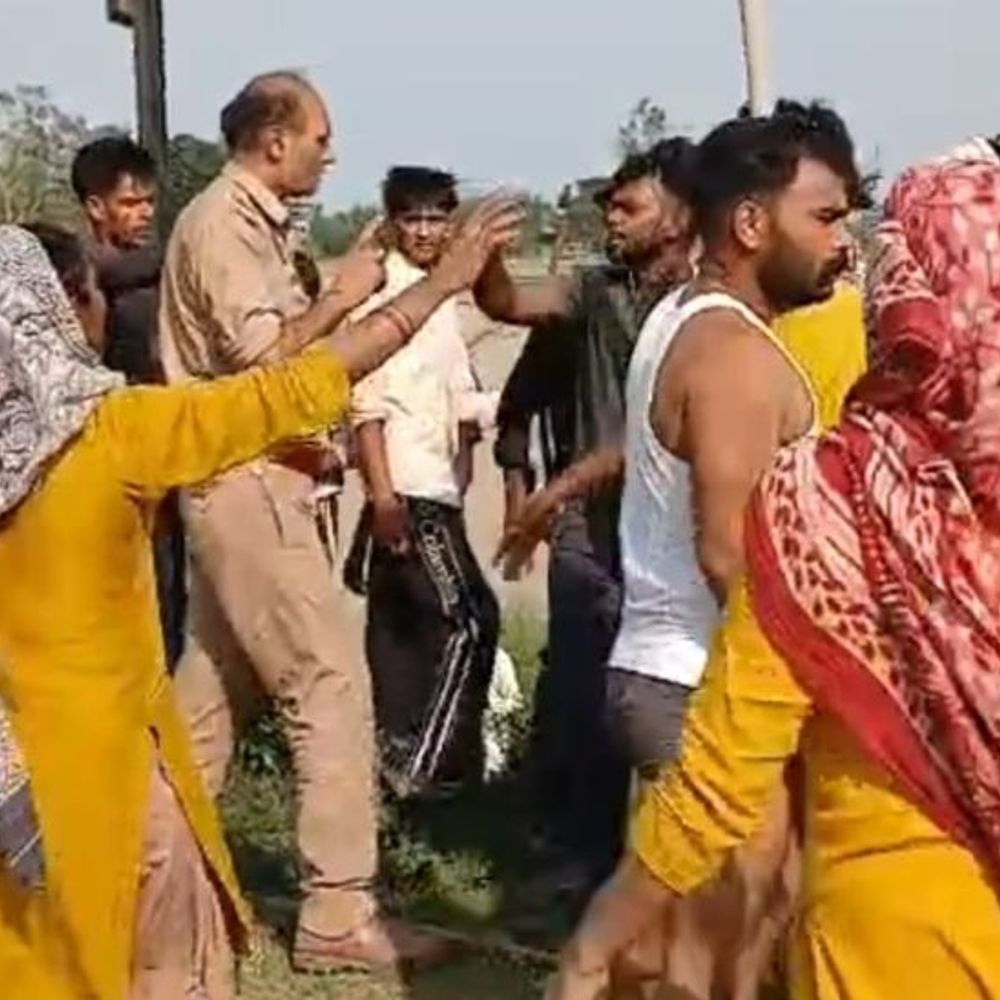 सहारनपुर में जमीन कब्जा दिलाने पहुंची टीम पर पथराव:बानुखेड़ी में ग्रामीणों और पुलिस के बीच झड़प में सिपाही समेत कई घायल, तनाव के बाद बिना कार्रवाई लौटे अधिकारी