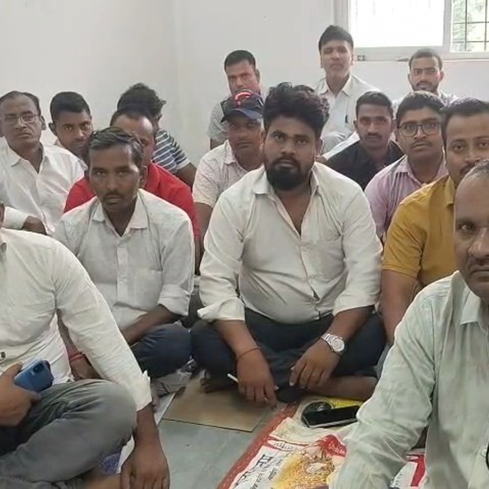 4 महीने से नहीं मिला एंबुलेंस कर्मियों को वेतन:औरंगाबाद में बोले- आर्थिक तंगी से जूझ रहे, सैलरी नहीं मिला तो हड़ताल पर जाएंगे