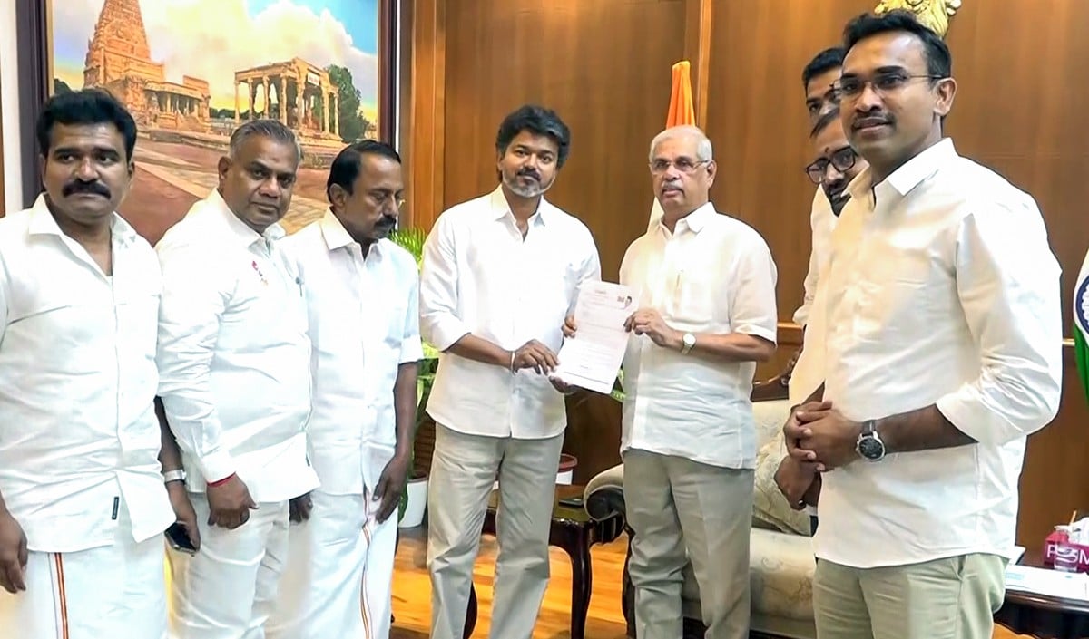 Tamil Nadu Politics: बहुमत से चूके Vijay, जानें Congress का साथ या AIADMK में टूट से बनेगी सरकार?