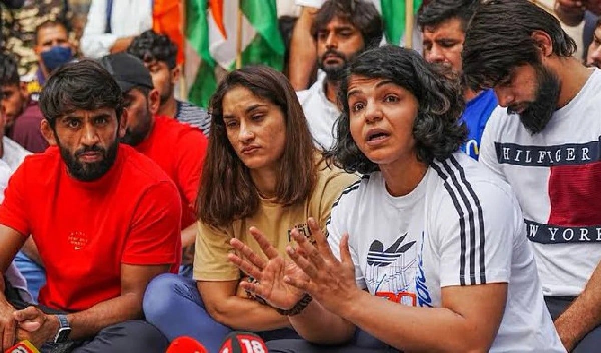 Vinesh Phogat का मामला PM Modi तक पहुंचा, Sakshi Malik ने की निष्पक्ष Trial की अपील