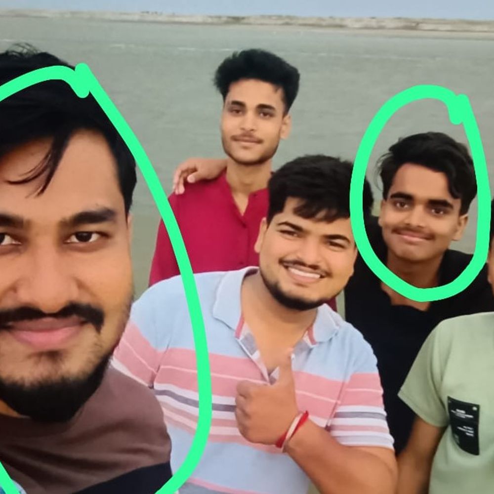 गंगा में बहाव की चपेट में आकर दो छात्र डूबे:प्रयागराज में एक को बचाने के चक्कर में दूसरा भी पानी में समाया, नहीं मिला सुराग