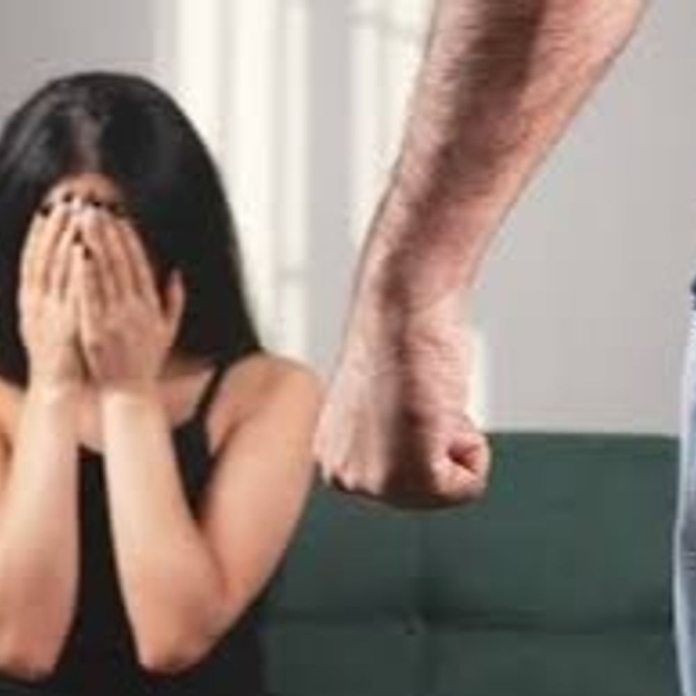 गोरखपुर में पकड़ा गया सिरफिरा:लड़की के कमरे में घुसकर करने लगा रेप की कोशिश, घरवालों ने पकड़कर की पिटाई