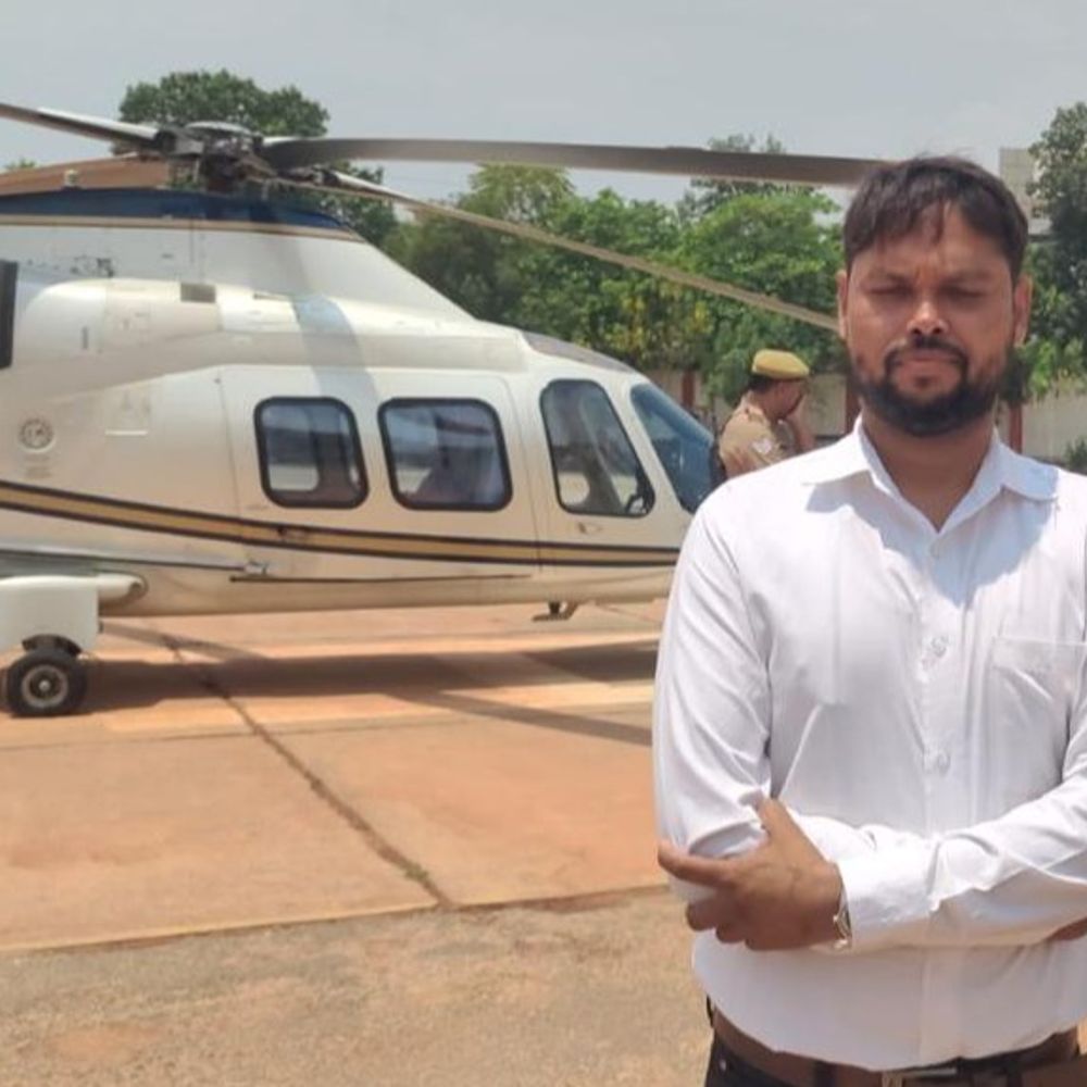 अफसर ज्योति मौर्या के सफाई पति केशव से मिले:आलोक बोले-मीडिएशन सेंटर में केस, परिवार टूटे नहीं बसे, पॉजीटिव न्यूज मिलेगी