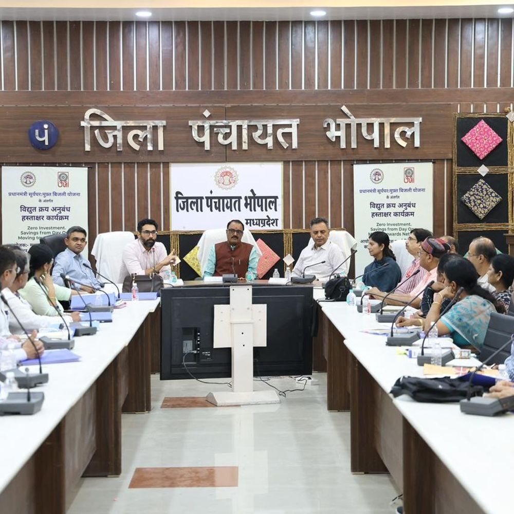 भोपाल में सोलर ऊर्जा पर बैठक:शासकीय भवनों में लगेंगे सोलर पैनल, मंत्री बोले- हर घर की छत पर दिखे सोलर सिस्टम