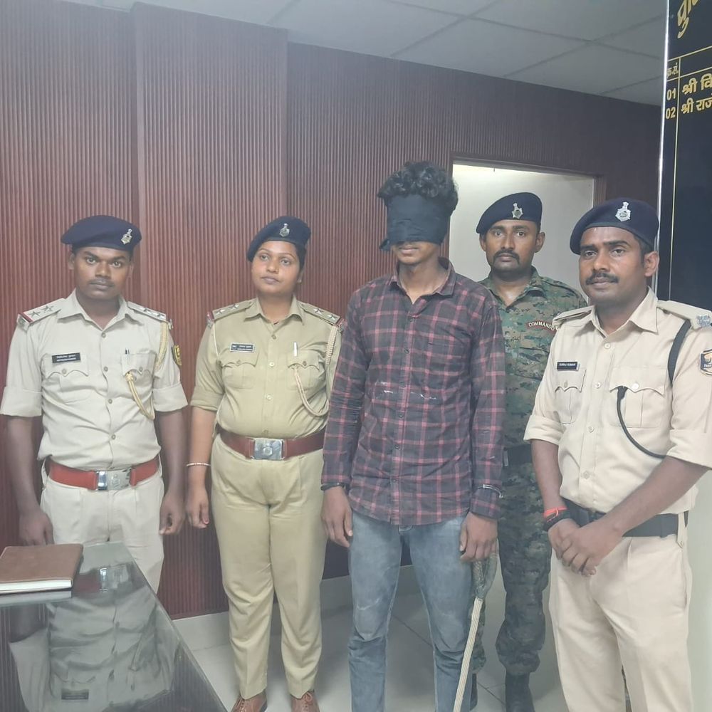 आम के बगीचे से 22 चोरी के मोबाइल बरामद:मुजफ्फरपुर में दुकान का छप्पर काटकर 55 मोबाइल चोरी की थी, सभी 4 आरोपी अरेस्ट