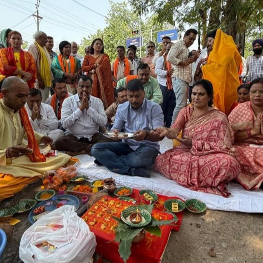 3.34 करोड़ में बनेगी साइंस कॉलेज-शनिचरी रपटा की सड़क:बेलतरा विधायक ने 3.69 करोड़ के विकास कार्यों का किया भूमिपूजन, कहा-हर वार्ड तक पहुंचेंगी मूलभूत सुविधाएं