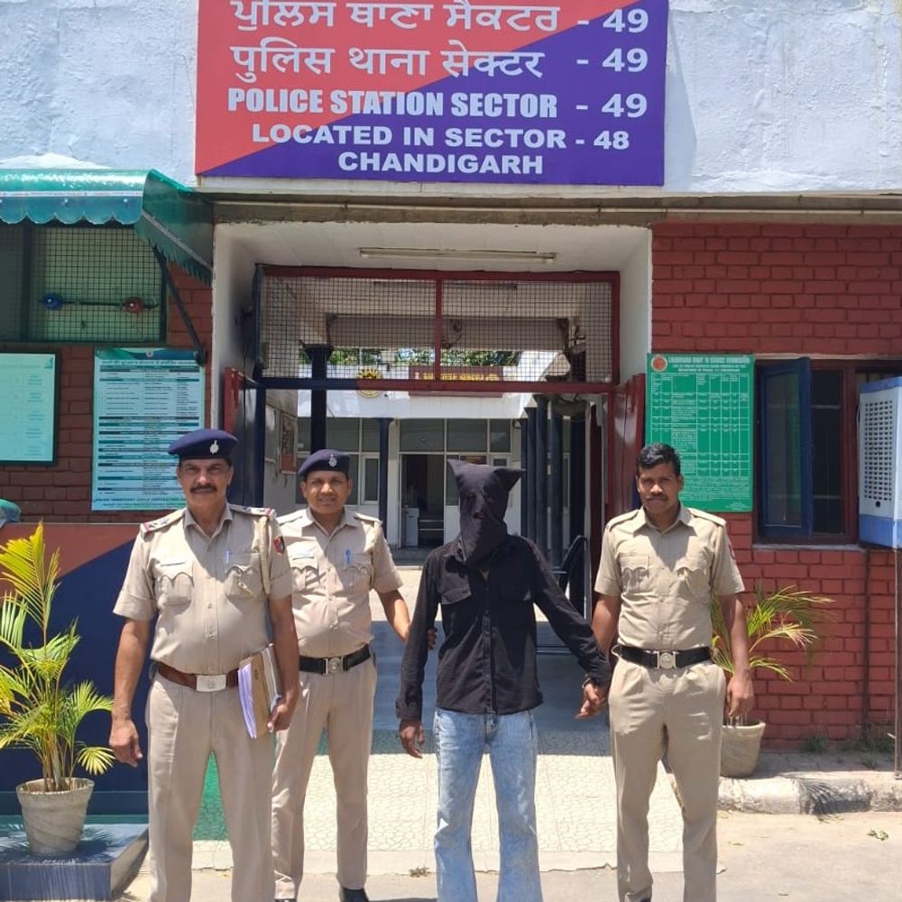 चंडीगढ़ में डिलीवरी बॉय नशा तश्करी में गिरफ्तार:सेक्टर-48 से काबू, 6.62 ग्राम हेरोइन और मेथाक्वालोन मिक्स बरामद; NDPS एक्ट का मामला दर्ज
