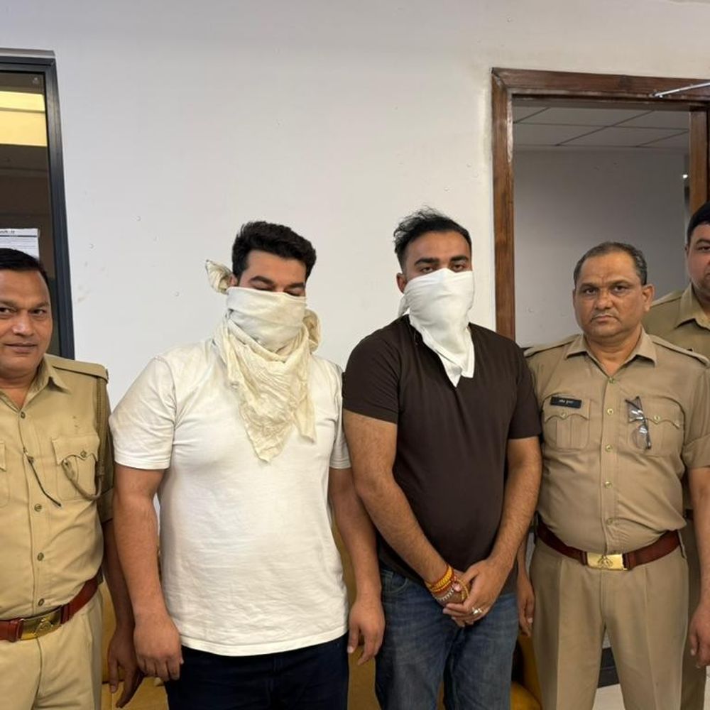 CGST गाजियाबाद ने 18 करोड़ की टैक्स चोरी पकड़ी:आवासीय परिसर से चल रही पान मसाला व तंबाकू की अवैध फैक्ट्री का पर्दाफ़ाश