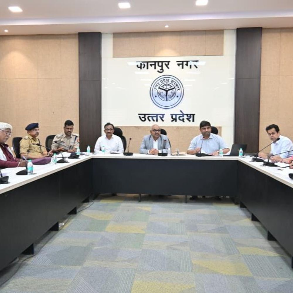 डीएम के सामने पब्लिक टॉयलेट न होने का मुद्दा उठा:जल निगम के एक्सईएन का वेतन रुका, अतिक्रमण का मुद्दा उठा
